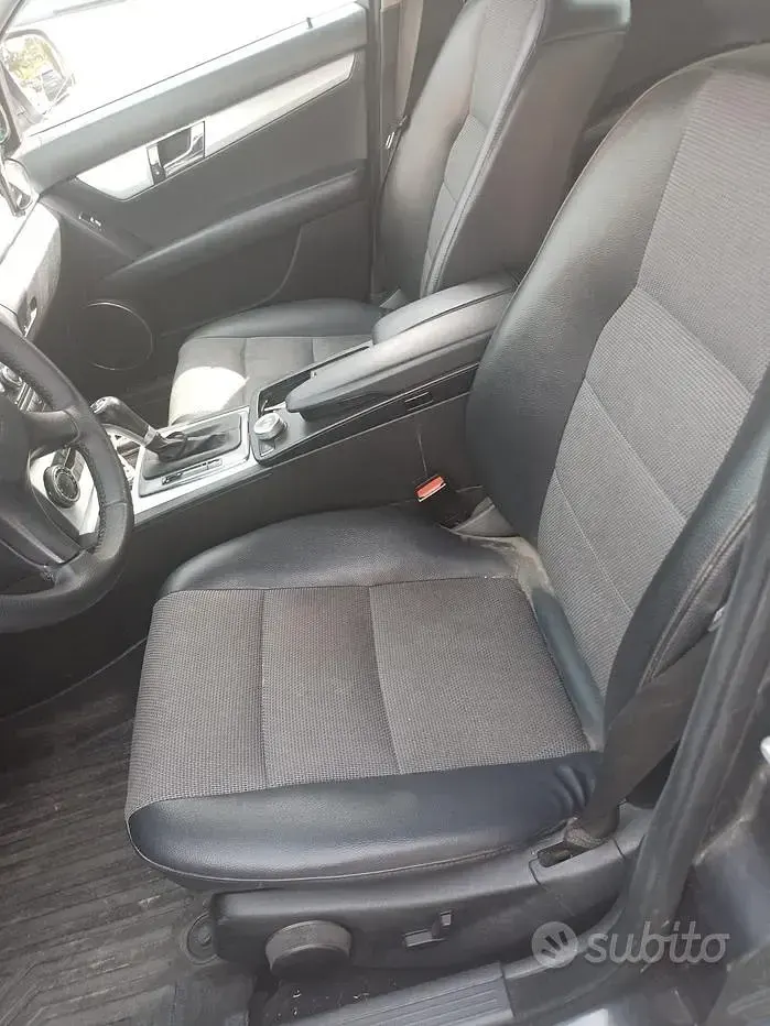 Usata Mercedes C220 170 CV (125 kW) 2007 Grigio Berlina