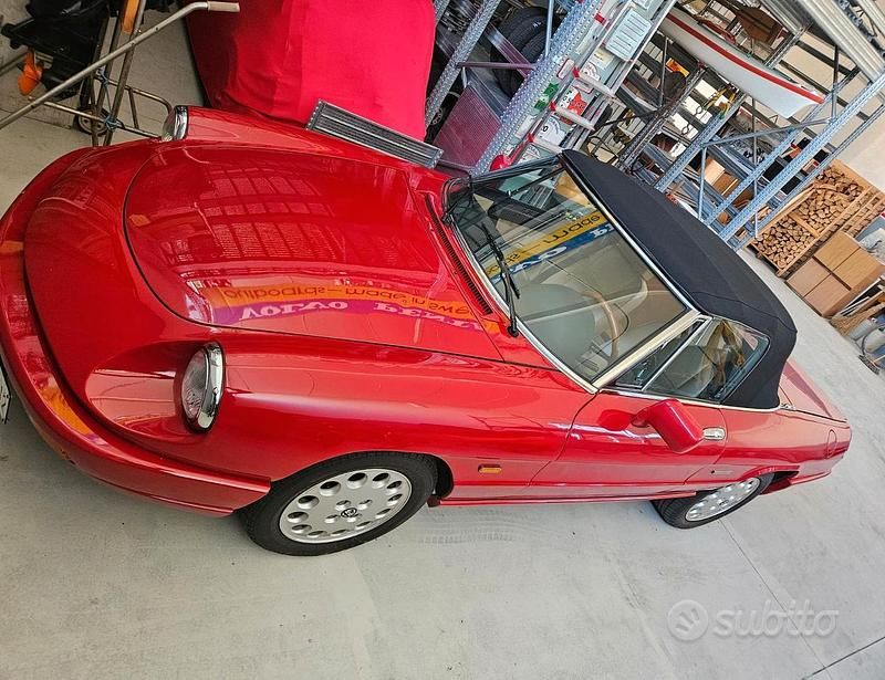 Usata Alfa Romeo Spider 122 CV (89 kW) 1991 Rosso Cabrio