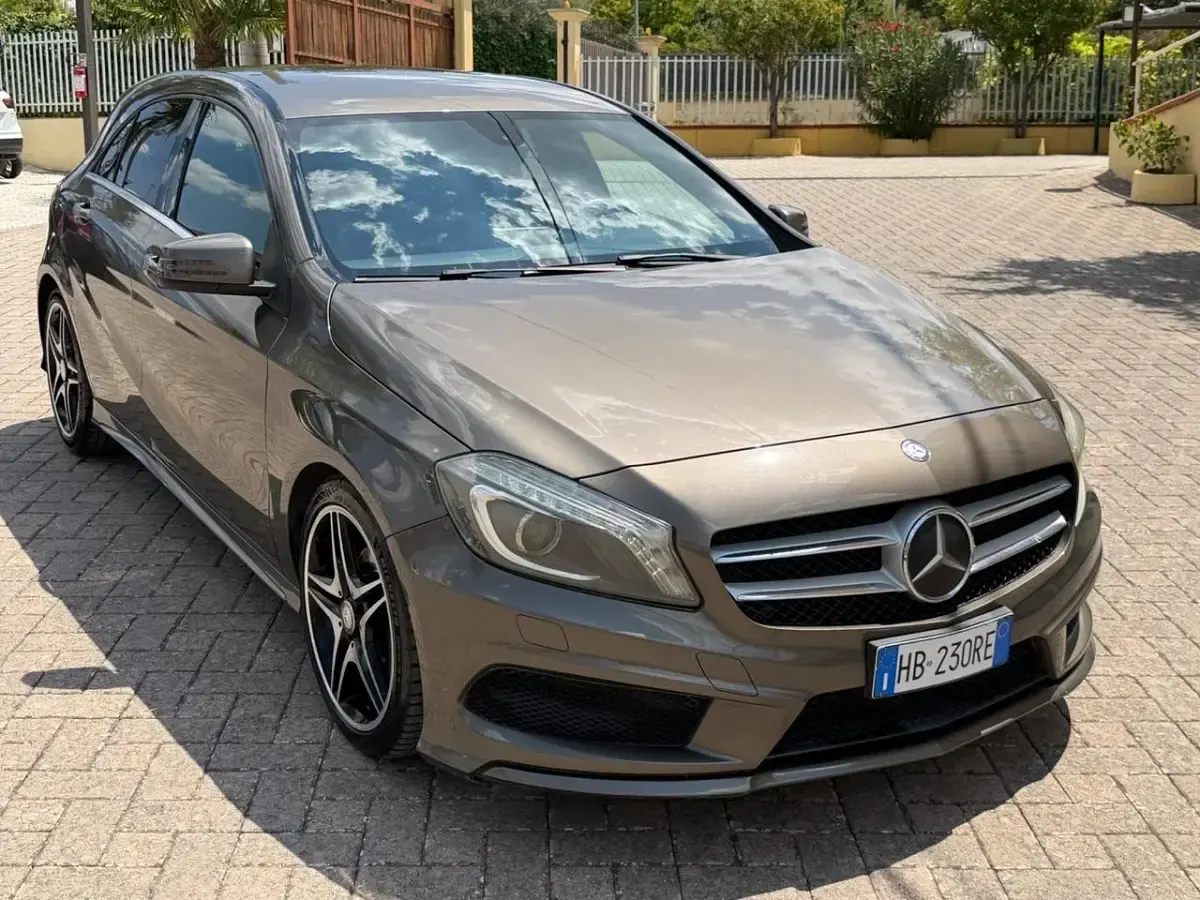 Usata Mercedes A180 Premium 109 CV (80 kW) 2013 Marrone Utilitaria