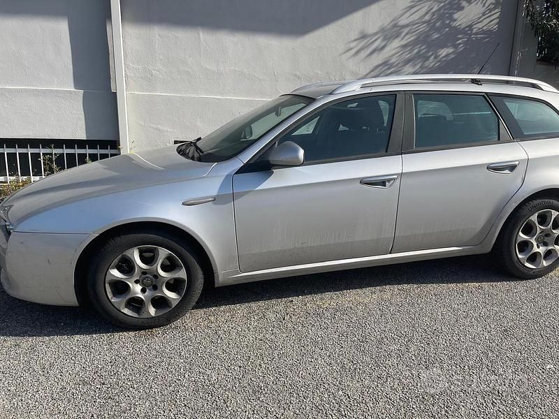 Usata Alfa Romeo 159 Distinctive 120 CV (88 kW) 2008 Grigio Station wagon
