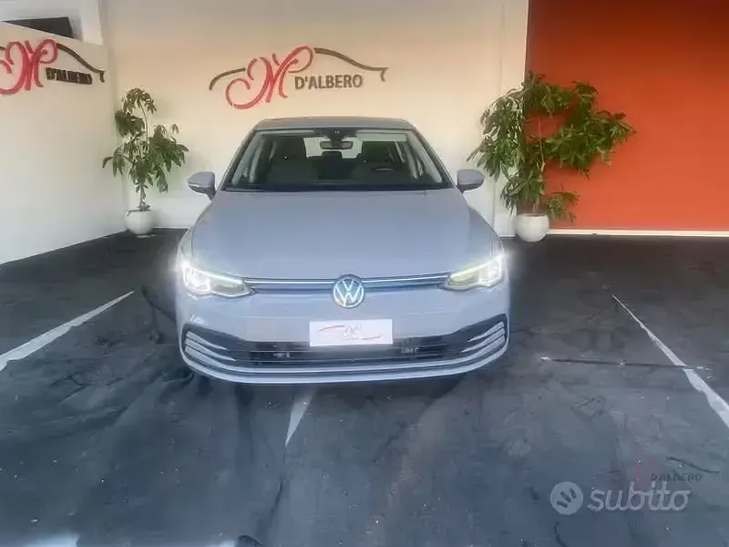 Usata VW Golf VIII Life 110 CV (80 kW) 2020 Grigio Berlina