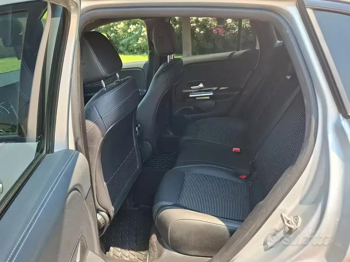 Usata Mercedes GLA200 Executive 150 CV (110 kW) 2021 Grigio SUV