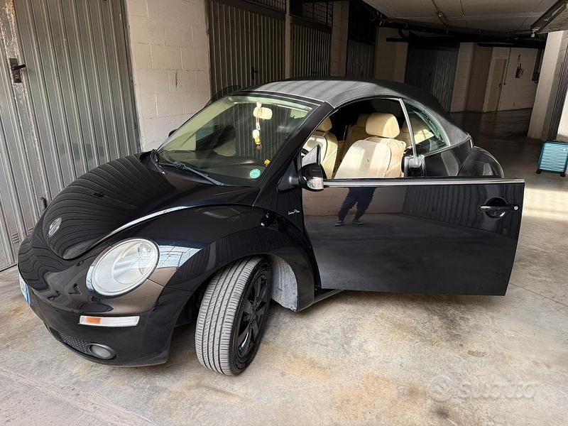 Usata VW New Beetle 102 CV (75 kW) 2007 Nero Utilitaria