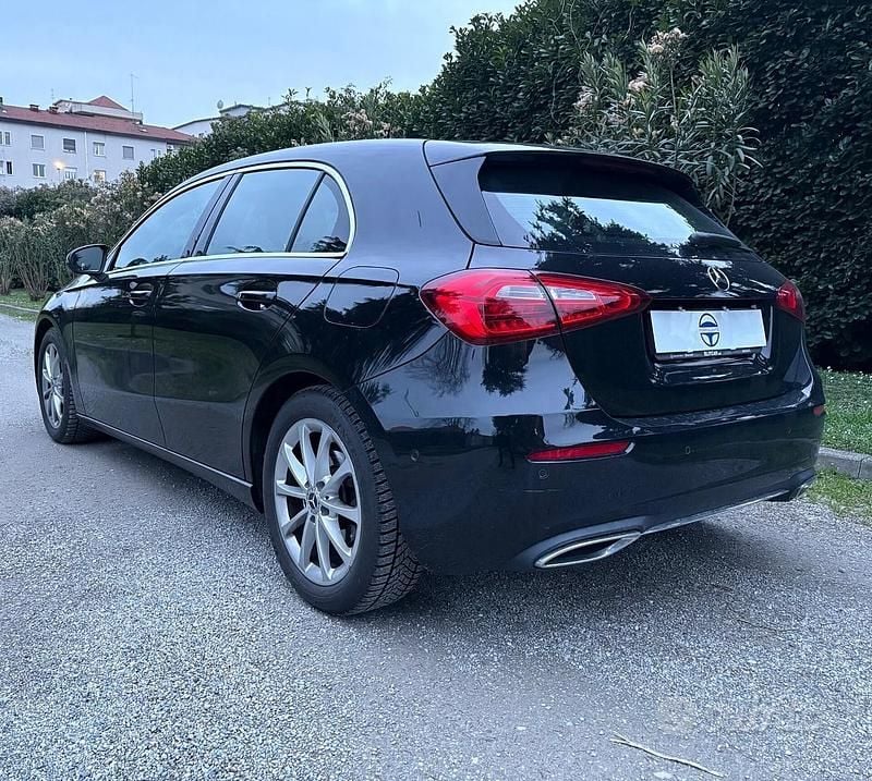 Usata Mercedes A180 136 CV (100 kW) 2018 Nero Berlina