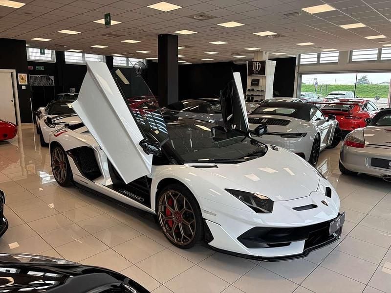 Usata Lamborghini Aventador 770 CV (566 kW) 2021 Bianco isi Cabrio