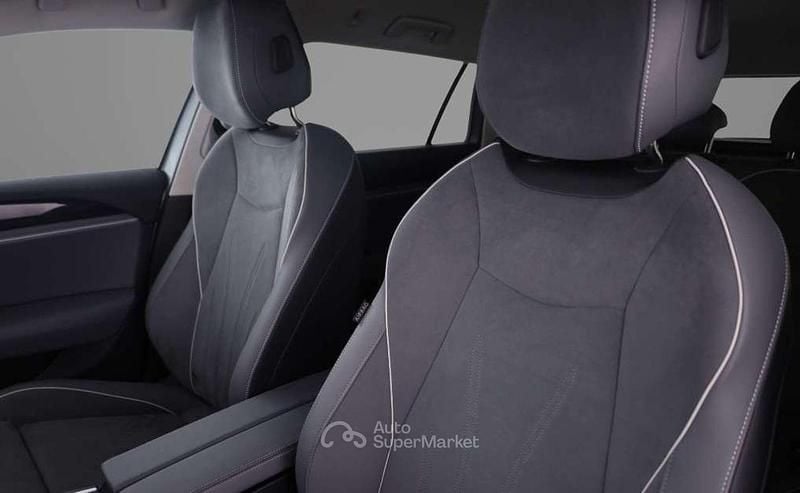 Usata VW Passat Business 204 CV (150 kW) 2024 Argento ostrica Station wagon