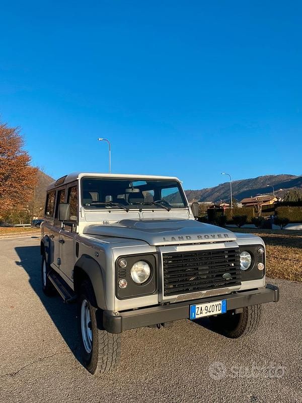 Usata Land Rover Defender 68 CV (50 kW) 2013 Grigio Berlina