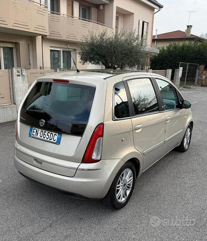 Usata Lancia Musa 77 CV (56 kW) 2012 Grigio Monovolume
