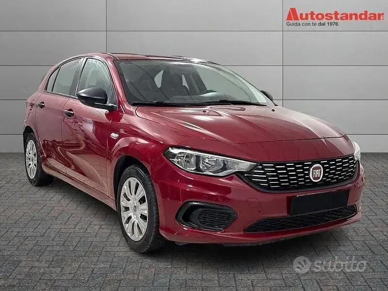 Käytetty Fiat Tipo Pop 120 HP (88 kW) 2017 Punainen Sedan