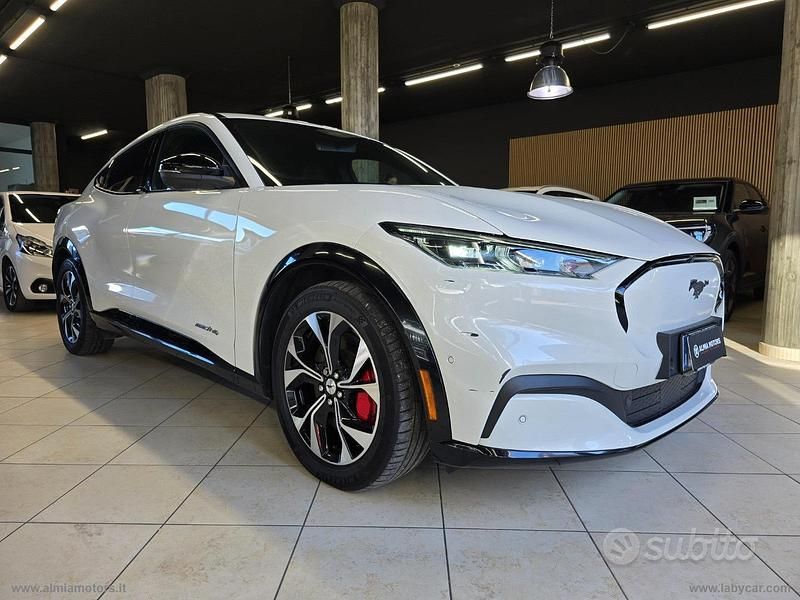 Usata Ford Mustang Mach-E 197 kW (269 CV) 2022 Bianco SUV