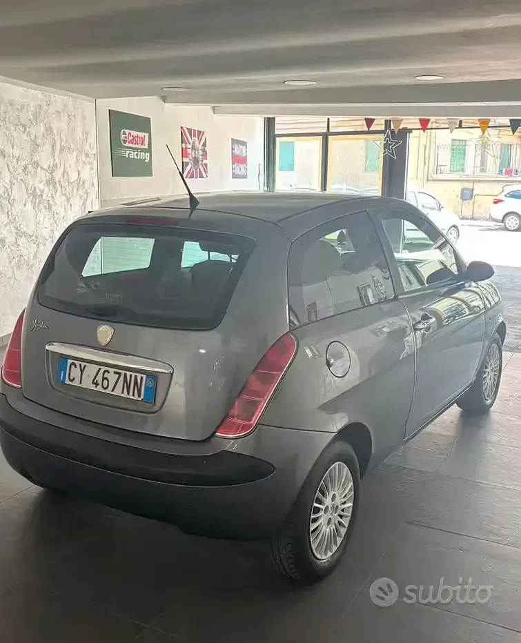 Usata Lancia Ypsilon 60 CV (44 kW) 2006 Grigio Utilitaria