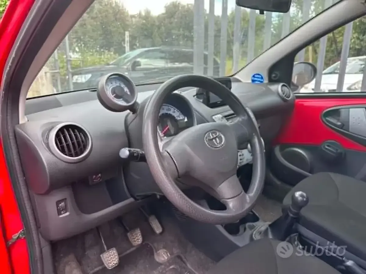 Usata Toyota Aygo Connect Style 68 CV (50 kW) 2013 Rosso Utilitaria