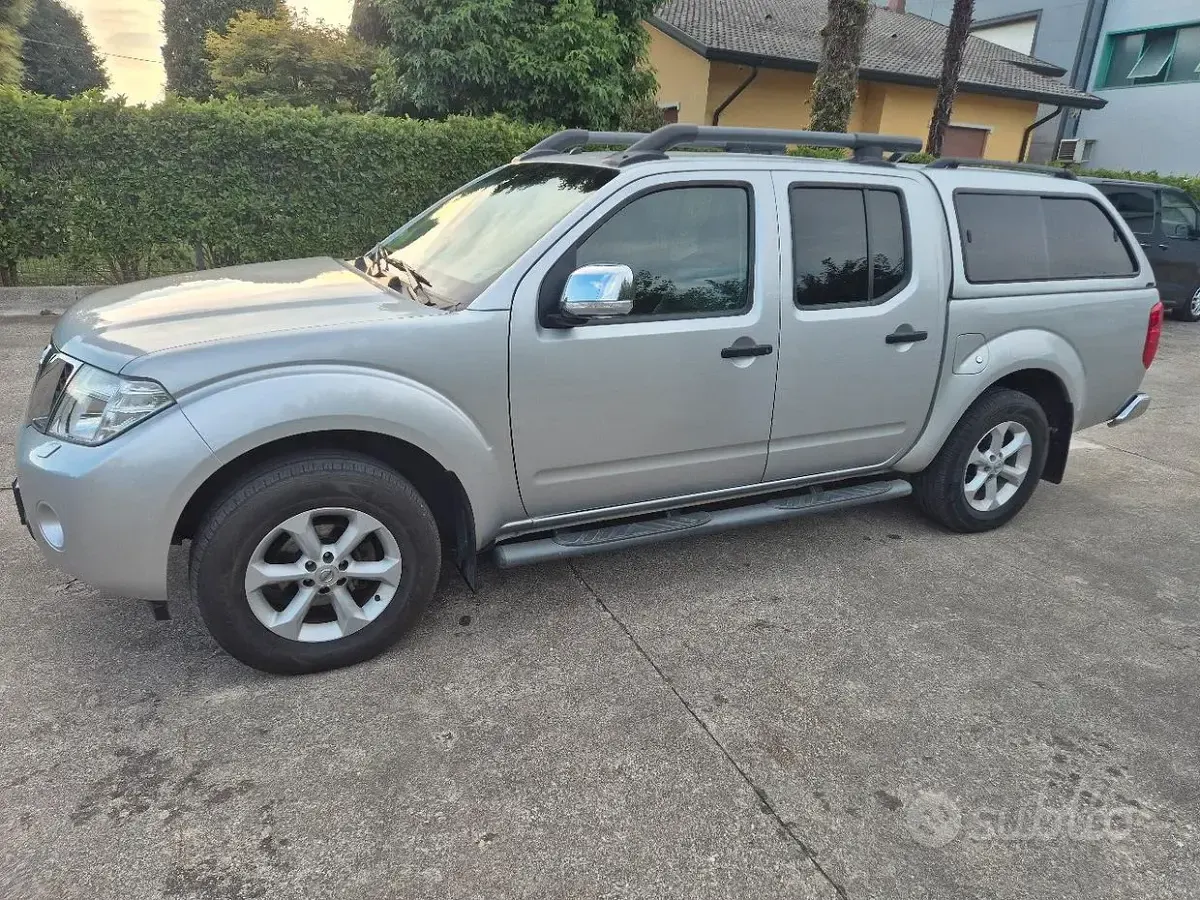 Usata Nissan Navara 190 CV (139 kW) 2010 Grigio Pick-up