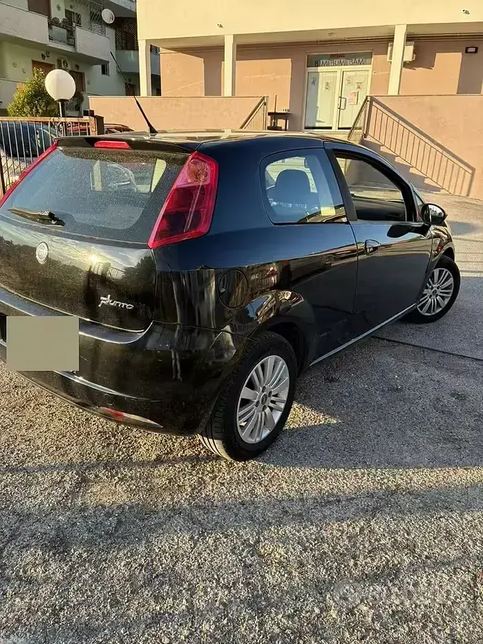 Usata Fiat Grande Punto 90 CV (66 kW) 2006 Viola Utilitaria