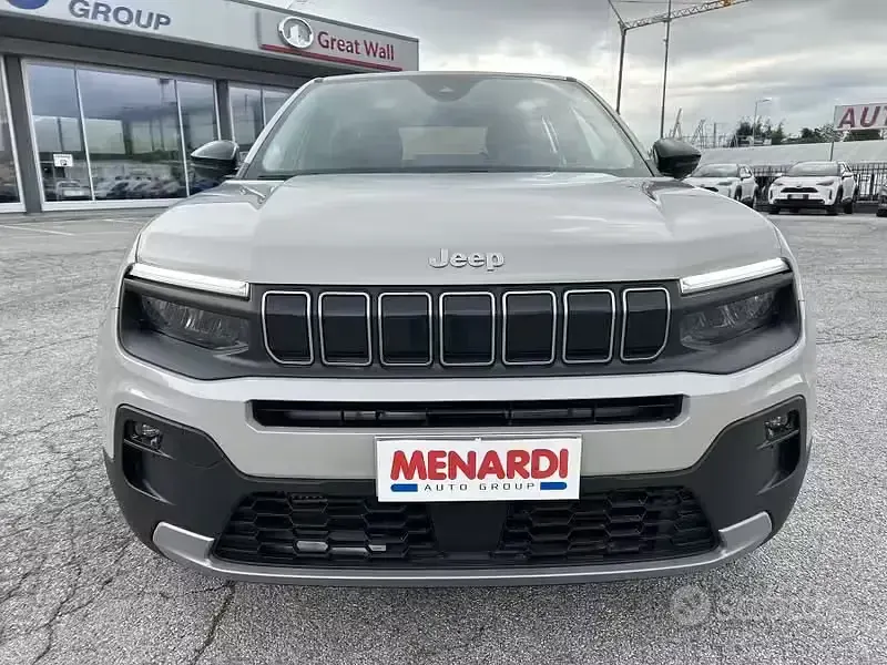 Usado Jeep Avenger Altitude 101 HP (74 kW) 2025 Cinzento SUV