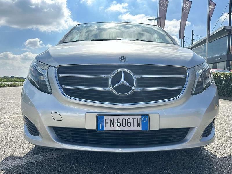 Usata Mercedes V200 136 CV (100 kW) 2018 Argento Monovolume