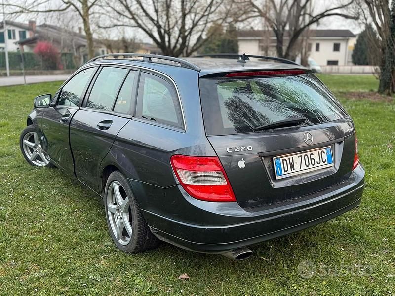 Usata Mercedes C220 231 CV (169 kW) 2009 Grigio Station wagon