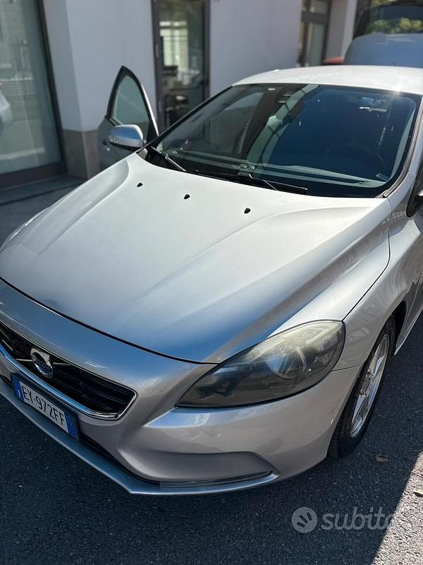 Usata Volvo V40 150 CV (110 kW) 2015 Grigio Berlina