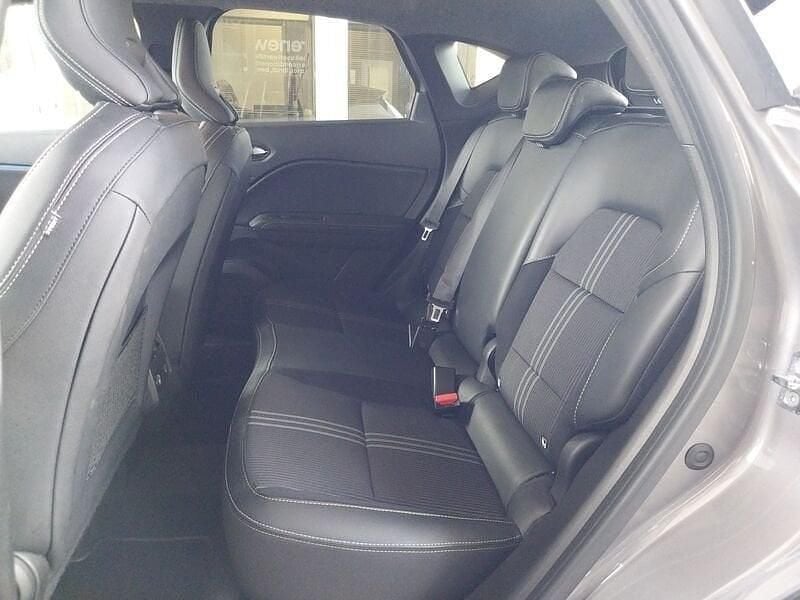 Usata Renault Captur Engineered 143 CV (105 kW) 2023 Grigio SUV