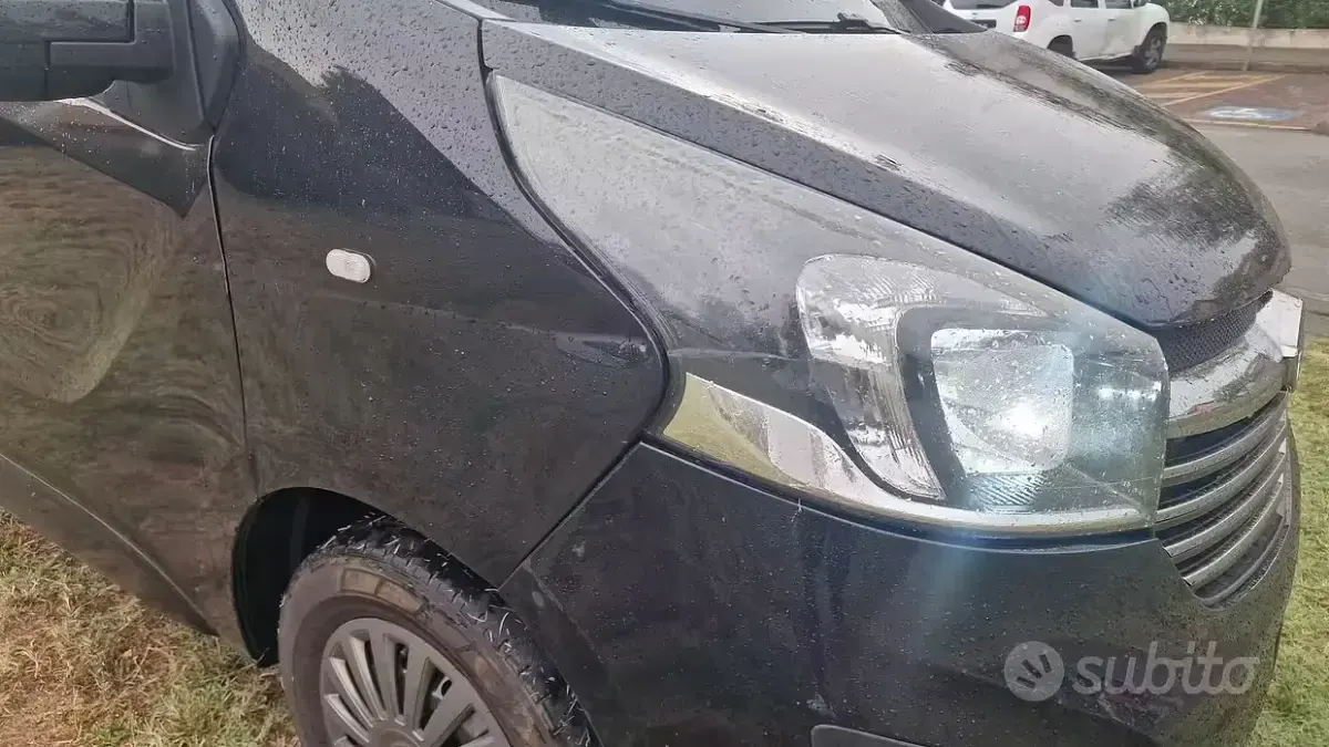 Usata Opel Vivaro 90 CV (66 kW) 2017 Nero Monovolume
