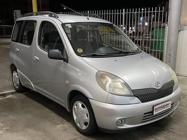 Usata Toyota Yaris 86 CV (63 kW) 2002 Argento Station wagon