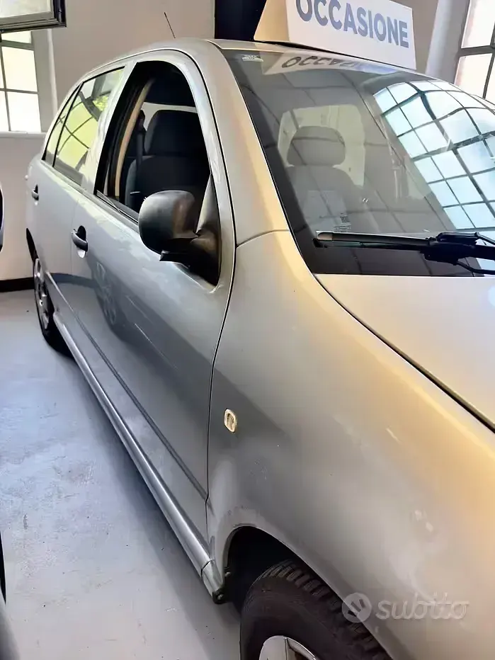 Usata Skoda Fabia Elegance 68 CV (50 kW) 2003 Grigio Berlina