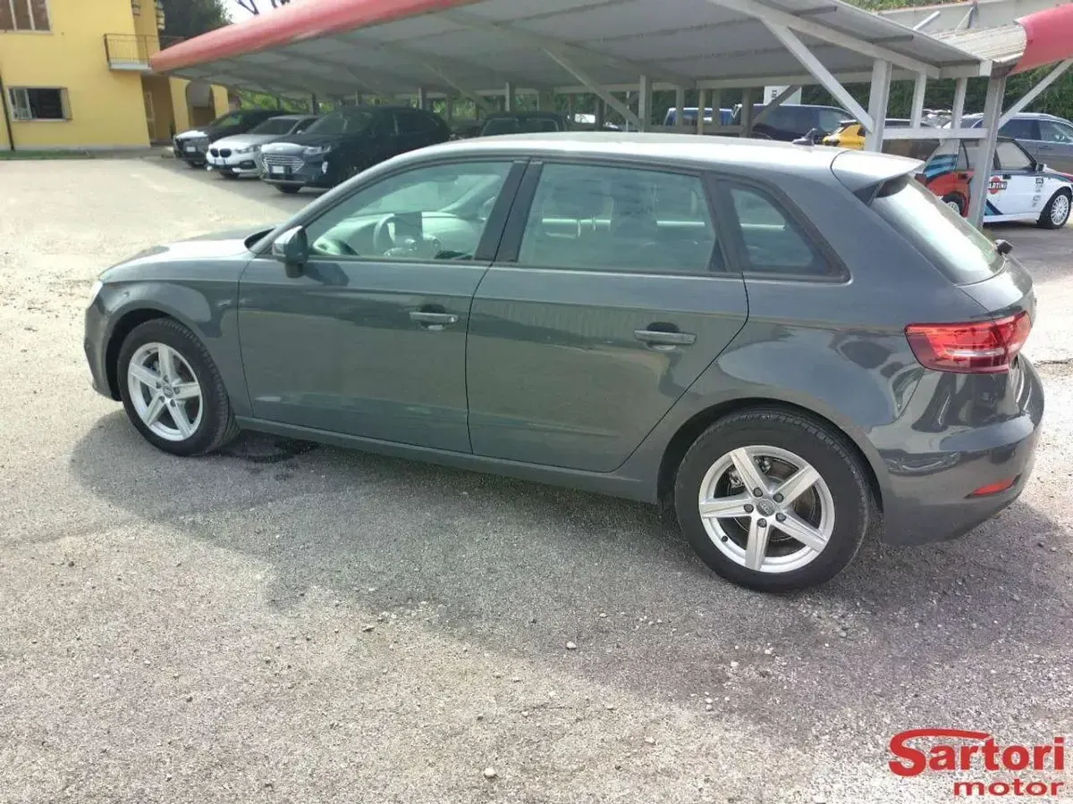 Usata Audi A3 116 CV (85 kW) 2019 Grigio chiaro Berlina