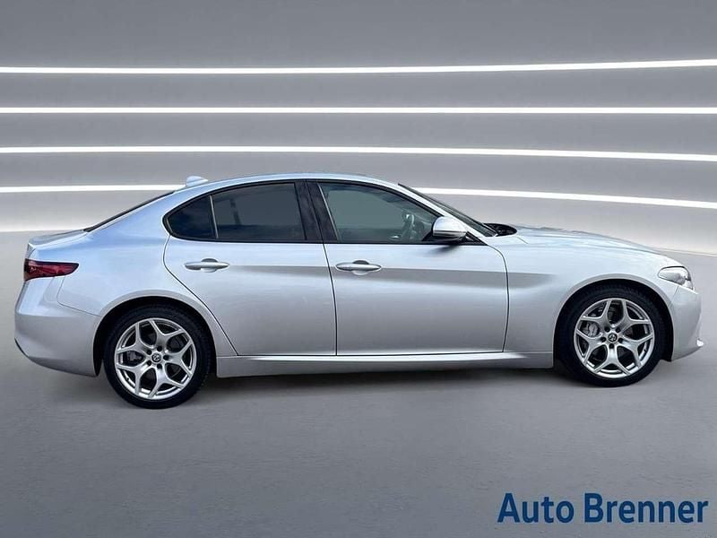 Usata Alfa Romeo Giulia Executive 160 CV (117 kW) 2019 Argento met. Berlina