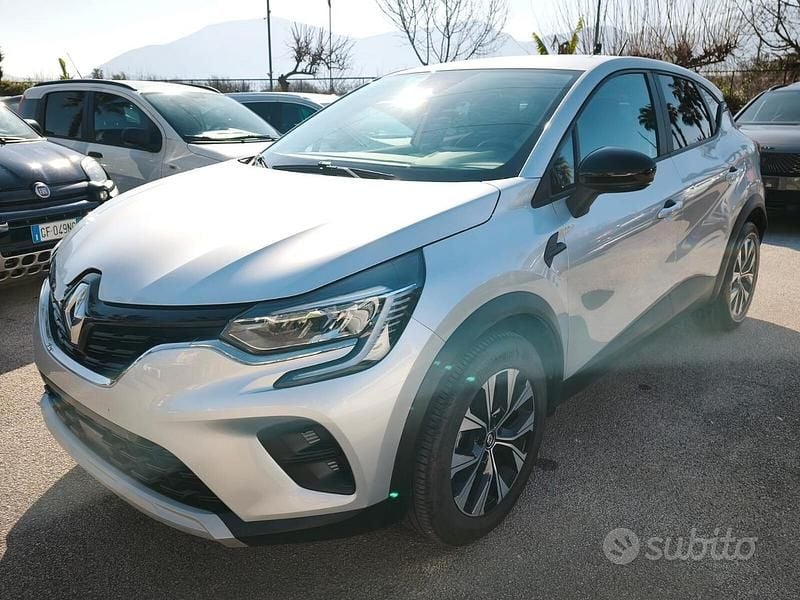 Usata Renault Captur Business 101 CV (74 kW) 2022 Grigio SUV