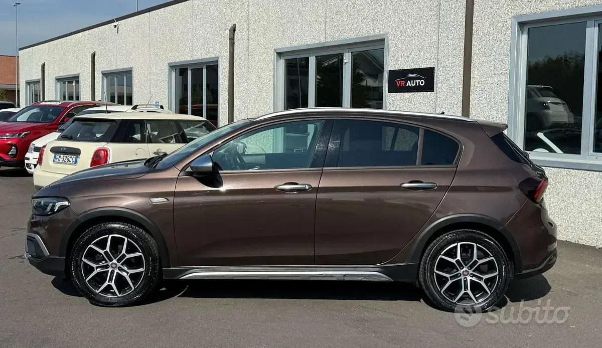 Usata Fiat Tipo Cross 101 CV (74 kW) 2021 Marrone Berlina