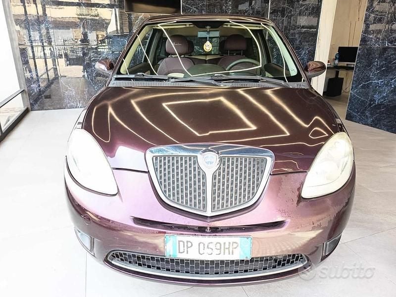 Usata Lancia Ypsilon 60 CV (44 kW) 2008 Viola Utilitaria