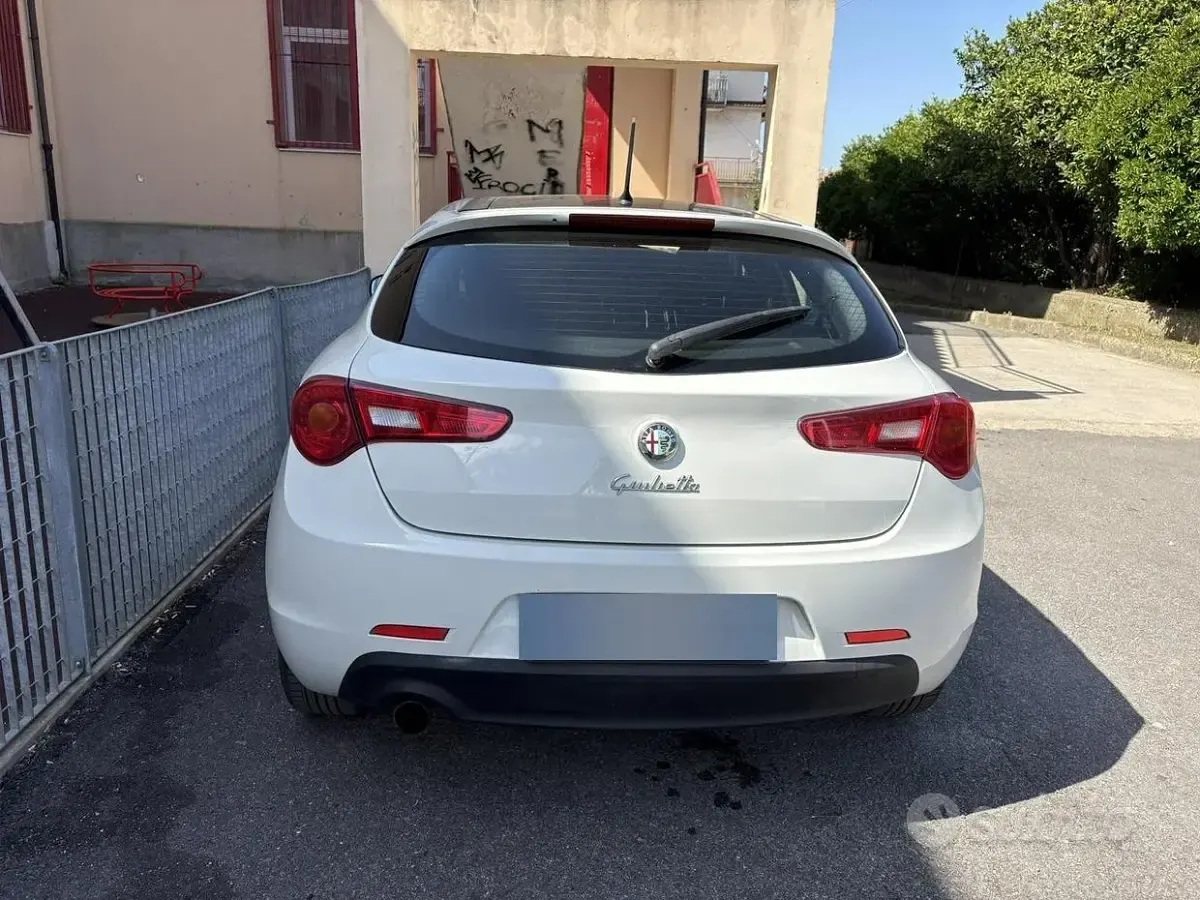 Usata Alfa Romeo Giulietta 105 CV (77 kW) 2010 Bianco Utilitaria