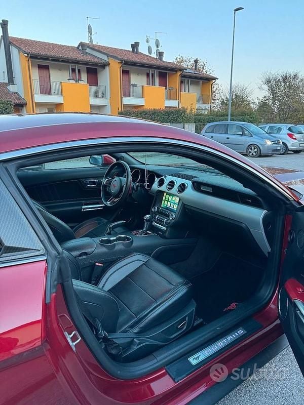 Usata Ford Mustang Fastback 317 CV (233 kW) 2020 Rosso Coupé