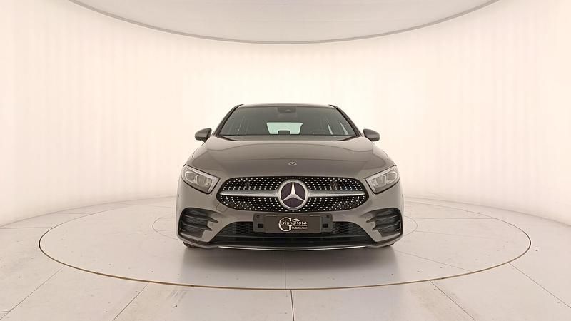 Usata Mercedes A180 Premium 116 CV (85 kW) 2018 Grigio Berlina
