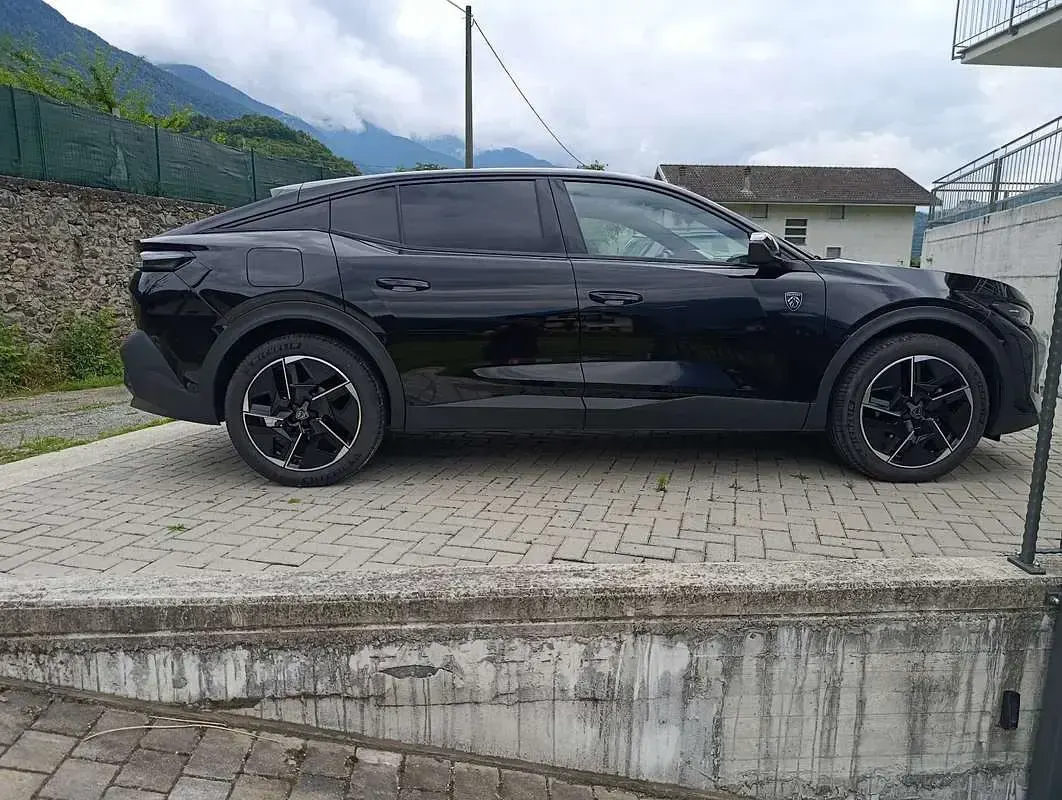 Usata Peugeot 408 GT 131 CV (96 kW) 2024 SUV