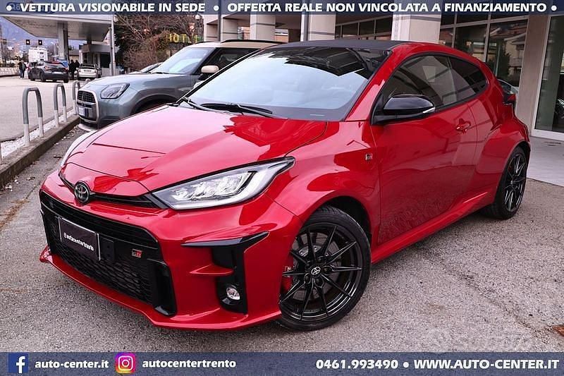 Usata Toyota Yaris 261 CV (191 kW) 2021 Rosso Utilitaria