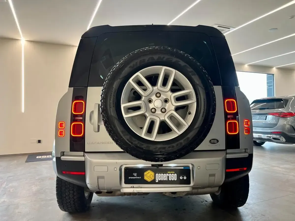 Usata Land Rover Defender SE 200 CV (147 kW) 2021 Grigio SUV