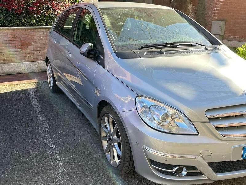Usata Mercedes 180 116 CV (85 kW) 2009 Argento Berlina