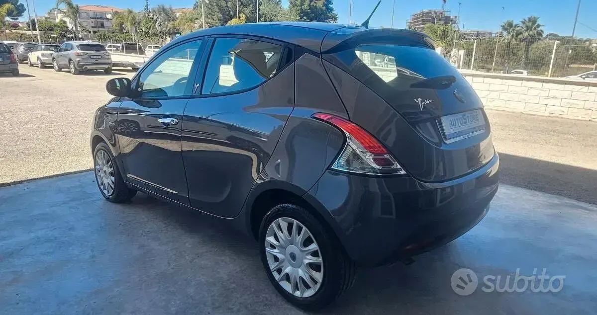 Usata Lancia Ypsilon Gold 95 CV (69 kW) 2011 Utilitaria