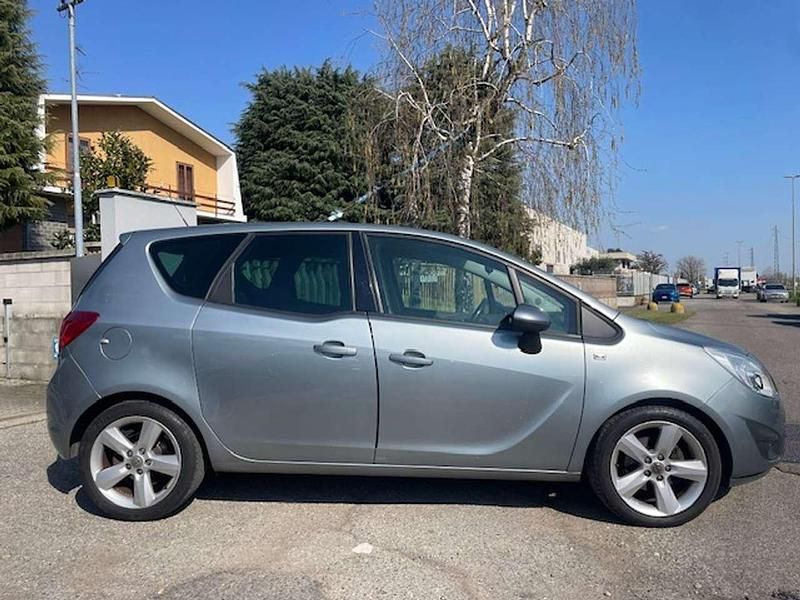 Usata Opel Meriva Cosmo 101 CV (74 kW) 2010 Grigio Monovolume