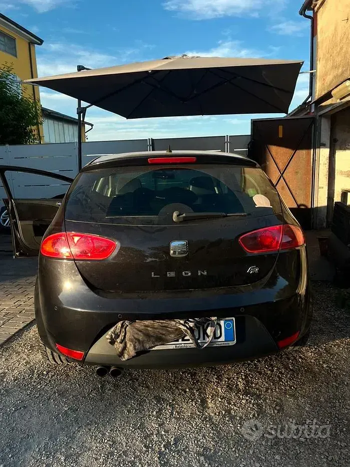 Usata Seat Leon FR 170 CV (125 kW) 2010 Nero Utilitaria