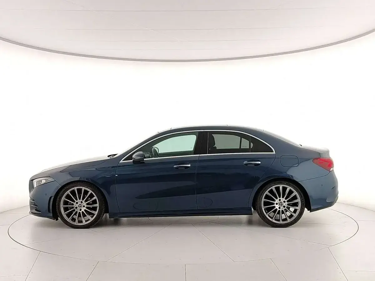 Usata Mercedes A200 Premium 150 CV (110 kW) 2022 Blu denim Berlina