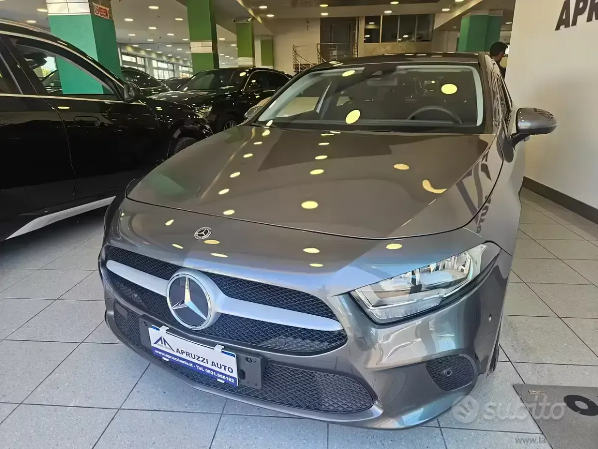 Usata Mercedes A180 Executive 116 CV (85 kW) 2021 Grigio Berlina
