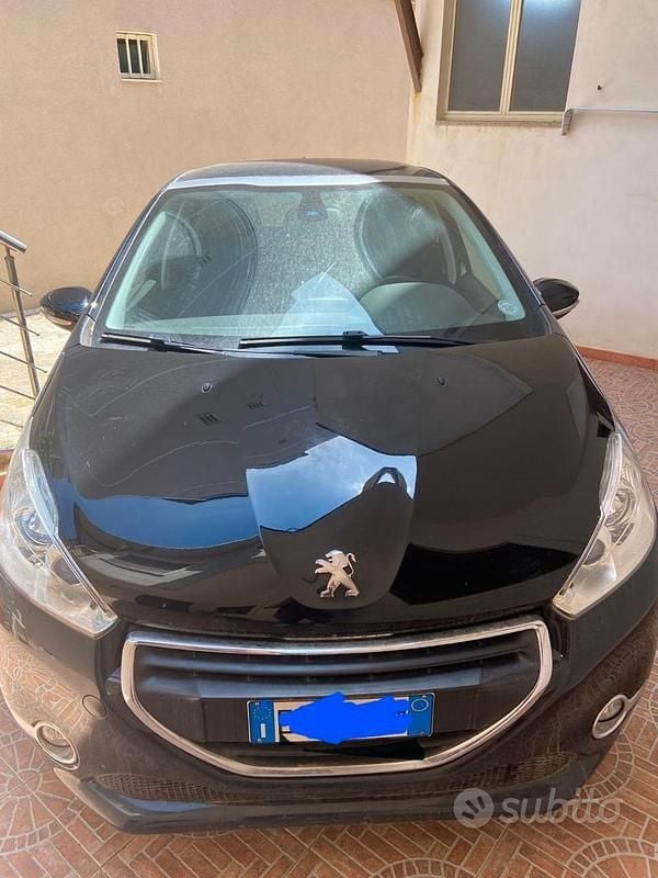 Usata 2015 Peugeot 208 Due volumi | 5500 € (Super prezzo) - Immagine 1/4