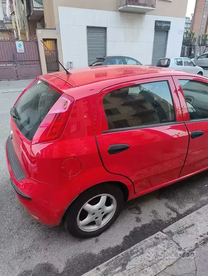 Usata Fiat Grande Punto 65 CV (47 kW) 2018 Rosso Utilitaria