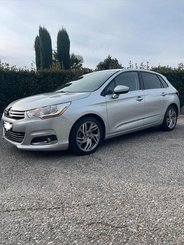Grigio Usata 2013 Citroën C4 Exclusive Tre volumi | 5400 € (Buon prezzo) - Immagine 1/4