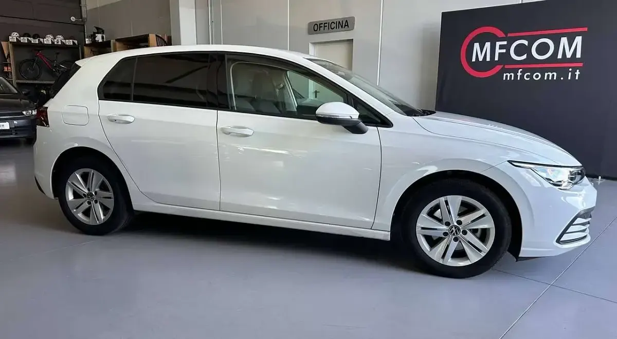 Usata VW Golf VIII Life 110 CV (80 kW) 2022 Bianco Berlina