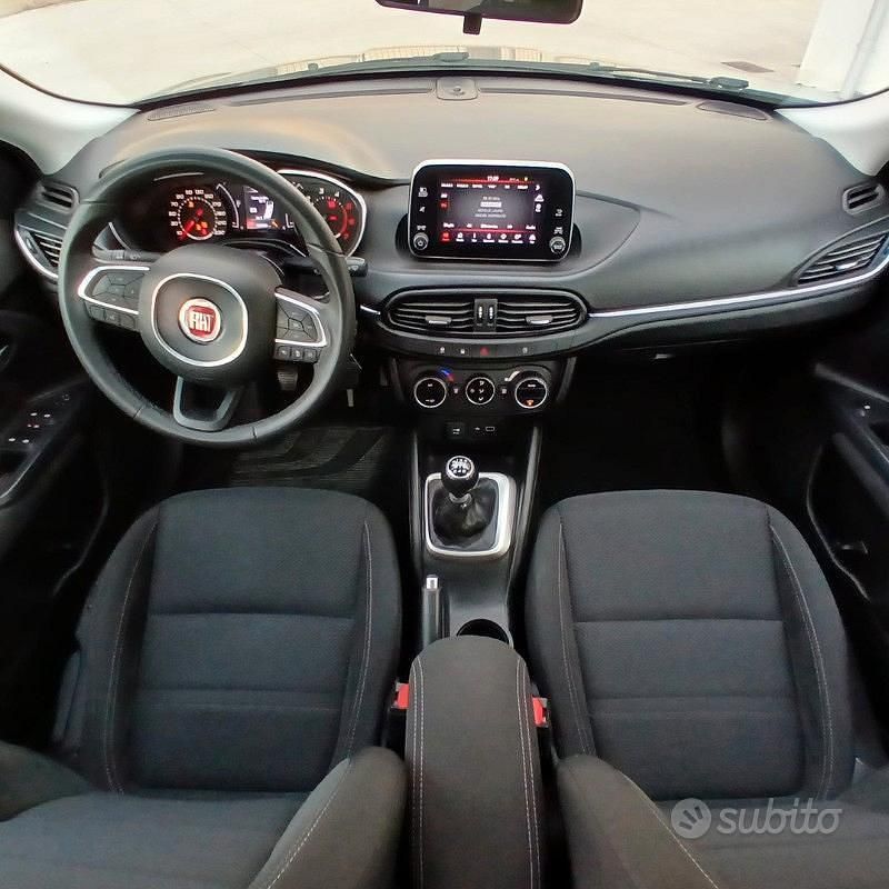 Usata Fiat Tipo 120 CV (88 kW) 2019 Grigio Station wagon