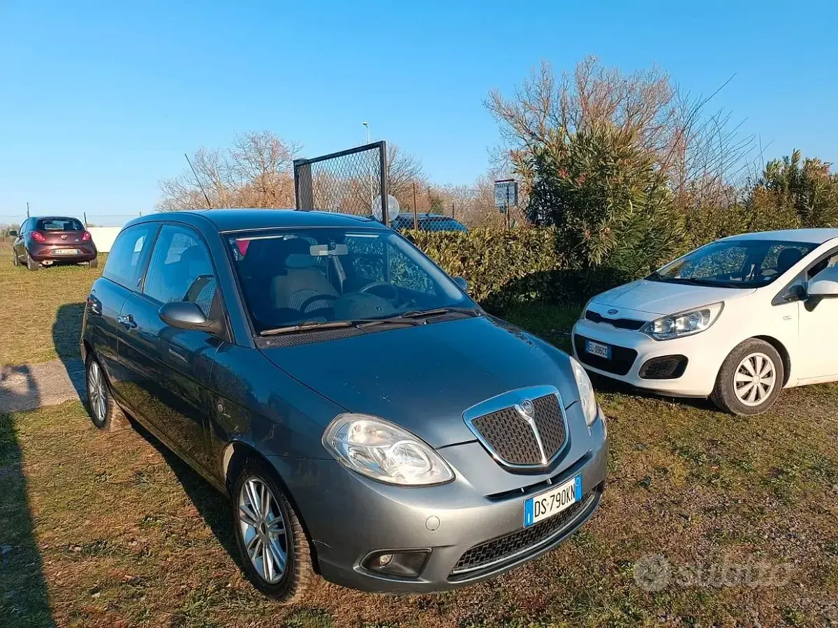 Usata Lancia Ypsilon 75 CV (55 kW) 2008 Grigio Utilitaria