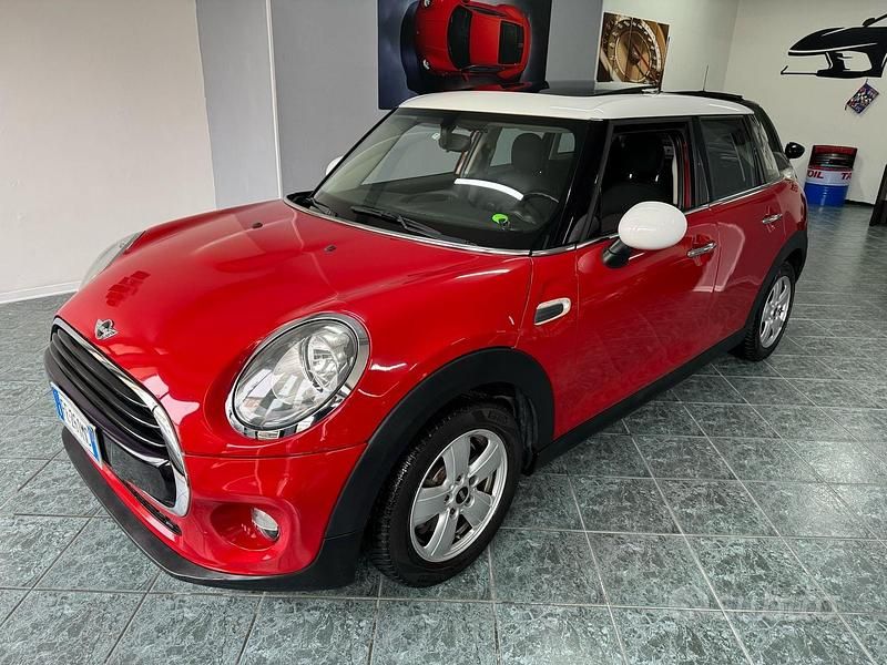 Rosso Usata 2016 Mini Cooper D Hype Due volumi | 13.300 € (Buon prezzo) - Immagine 1/4